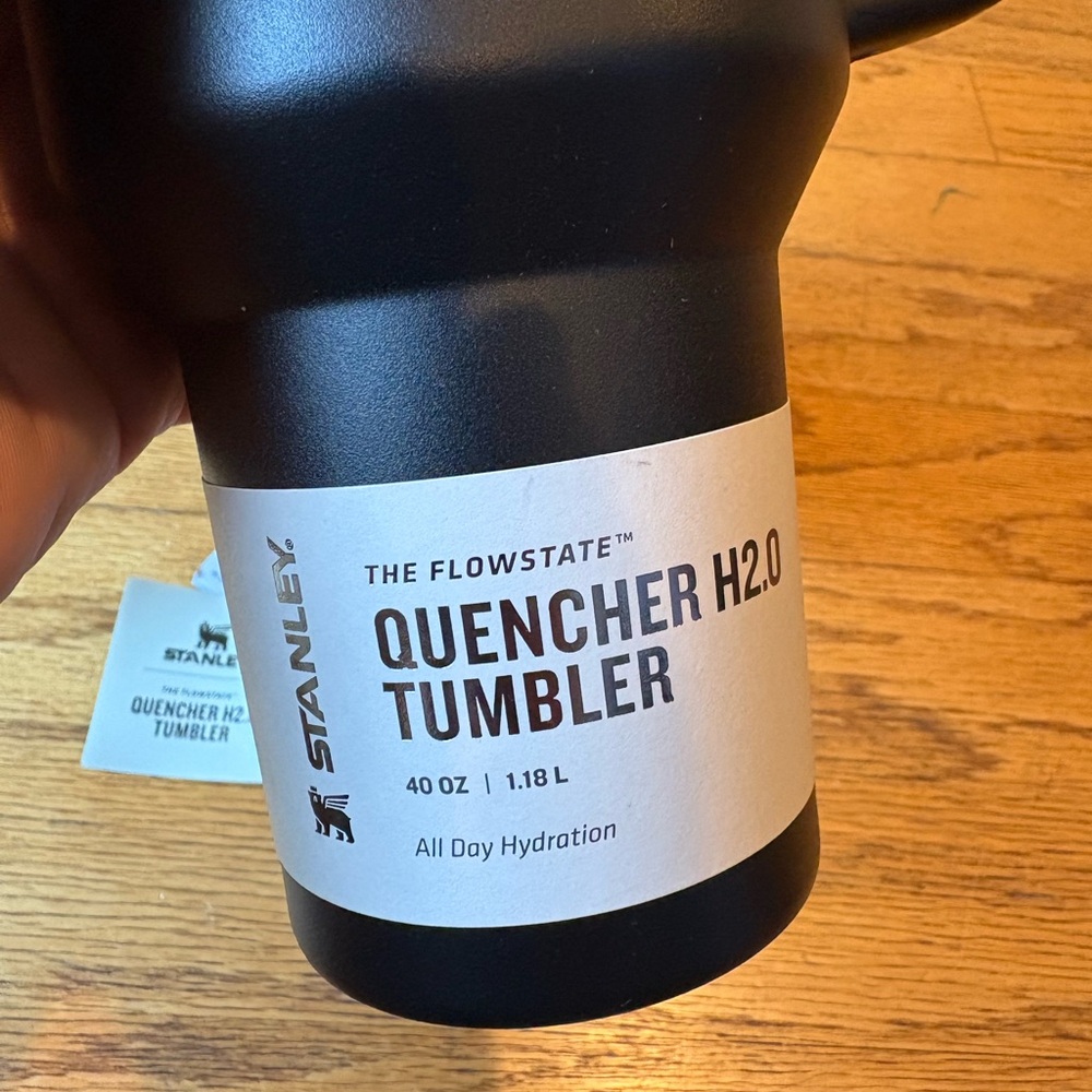 Stanley 40oz Quencher H2.0 Black Tumbler - Picture 2 of 8